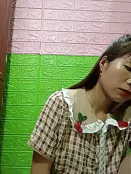 Snapshot of AmyLinee01 chatting on July 9, 11:53 pm AmyLinee01 online show from July 9, 11:53 pm
