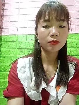 Snapshot of AmyLinee01 chatting on July 11, 12:13 am AmyLinee01 online show from July 11, 12:13 am