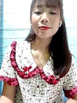 Snapshot of AmyLinee01 chatting on July 22, 5:27 pm AmyLinee01 online show from July 22, 5:27 pm