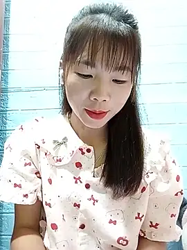 Snapshot of AmyLinee01 chatting on July 24, 4:43 am AmyLinee01 online show from July 24, 4:43 am