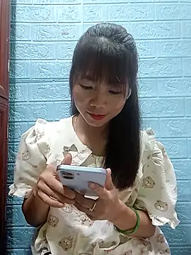 Snapshot of AmyLinee01 chatting on July 28, 6:20 pm AmyLinee01 online show from July 28, 6:20 pm