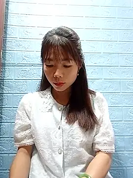 Snapshot of AmyLinee01 chatting on August 2, 11:41 am AmyLinee01 online show from August 2, 11:41 am
