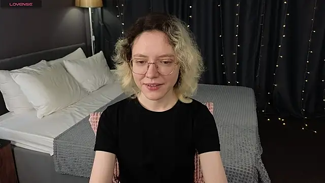 Snapshot of HottoKori chatting on April 11, 5:34 am HottoKori online show from April 11, 5:34 am