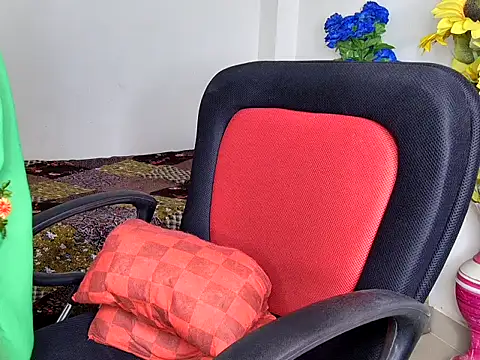 Snapshot of Preety_Baby chatting on June 27, 5:29 pm Preety Baby online show from June 27, 5:29 pm