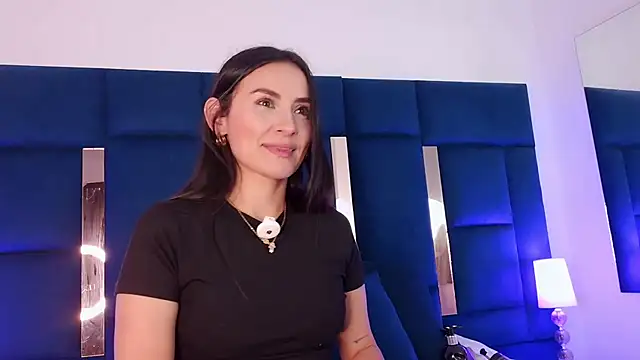 velvetlunaa  online show from June 6, 2:11 pm