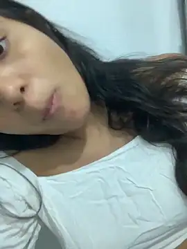 Snapshot of maduu789 chatting on June 6, 2:27 am maduu789 online show from June 6, 2:27 am