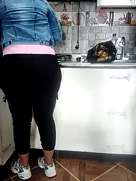 Snapshot of sexymomsn chatting on May 11, 4:59 pm sexymomsn online show from May 11, 4:59 pm