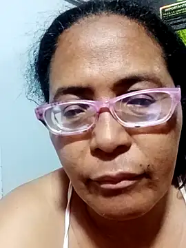 Snapshot of sexymomsn chatting on May 17, 12:01 pm sexymomsn online show from May 17, 12:01 pm