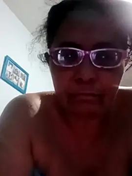 Snapshot of sexymomsn chatting on May 21, 10:28 pm sexymomsn online show from May 21, 10:28 pm