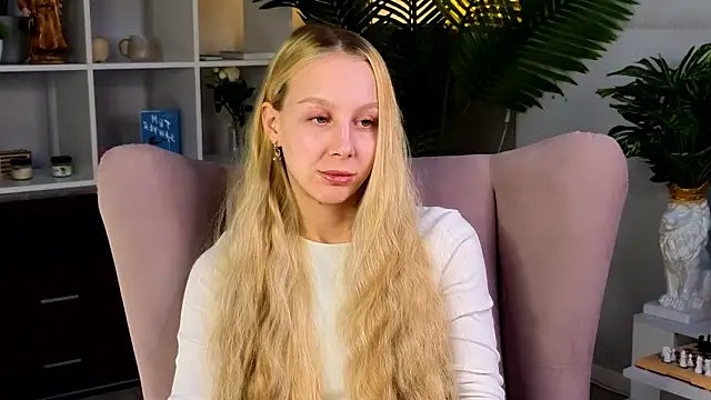 LishaPelle online show from March 22, 8:40 am