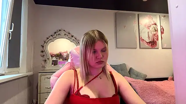 SweettAnny online show from June 15, 4:53 pm