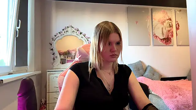 SweettAnny online show from June 16, 4:31 pm