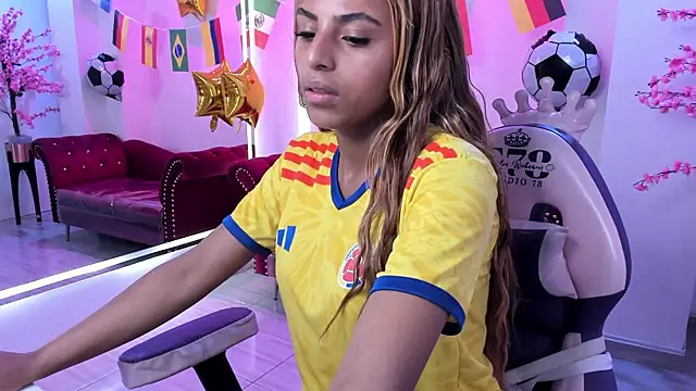 Snapshot of Lucia__vega chatting on July 7, 11:25 am Lucia vega online show from July 7, 11:25 am