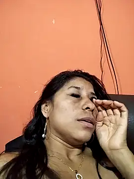 Snapshot of AngelicaStorms chatting on May 10, 1:22 am AngelicaStorms online show from May 10, 1:22 am