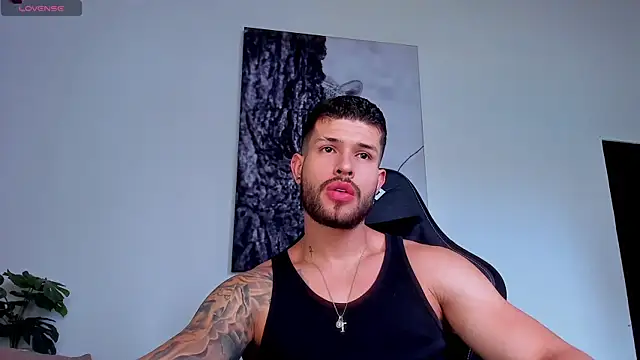 Snapshot of Santos_ramirez1 chatting on June 13, 2:04 pm Santos ramirez1 online show from June 13, 2:04 pm