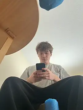 Snapshot of demon4ever chatting on April 3, 6:17 pm demon4ever online show from April 3, 6:17 pm