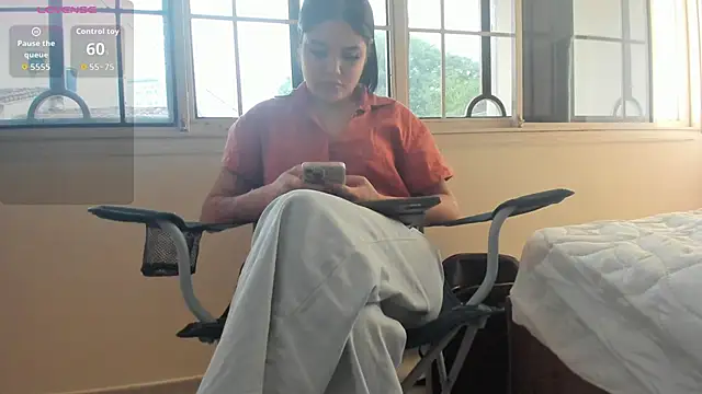 dollsweety19 online show from May 7, 5:29 pm