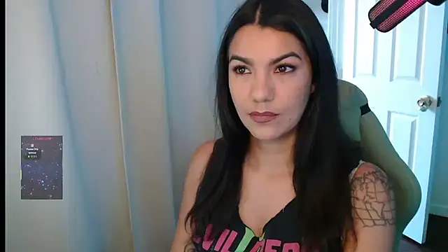 Snapshot of sweetRoxie chatting on May 15, 1:01 am sweetRoxie online show from May 15, 1:01 am