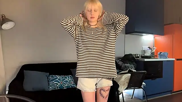 Snapshot of DivinaSpanski chatting on March 26, 1:06 pm DivinaSpanski online show from March 26, 1:06 pm