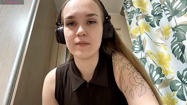 Snapshot of DenitaSpace chatting on April 21, 2:23 pm DenitaSpace online show from April 21, 2:23 pm