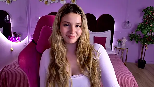 Snapshot of CharlotteAtwoood chatting on May 18, 4:02 pm CharlotteAtwoood online show from May 18, 4:02 pm
