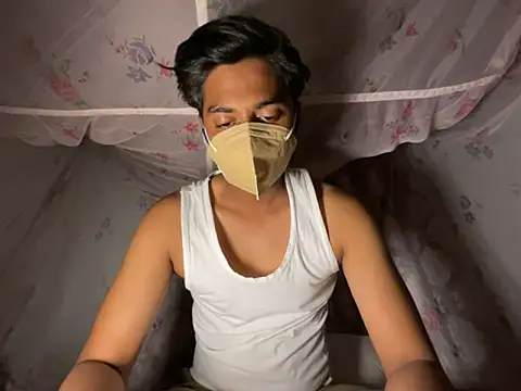 Snapshot of sinner2511 chatting on March 24, 8:36 pm sinner2511 online show from March 24, 8:36 pm