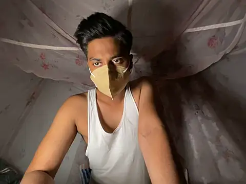 Snapshot of sinner2511 chatting on March 31, 4:40 pm sinner2511 online show from March 31, 4:40 pm