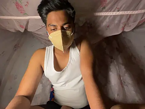 Snapshot of sinner2511 chatting on April 10, 4:01 pm sinner2511 online show from April 10, 4:01 pm