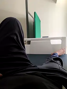 B S0051 online show from April 23, 10:14 am