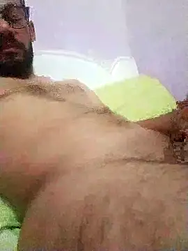 Snapshot of Alimohamed08 chatting on May 15, 11:23 pm Alimohamed08 online show from May 15, 11:23 pm