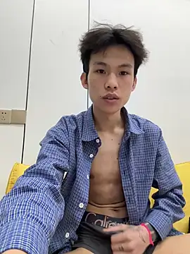 zzzzppp3 online show from April 28, 1:59 am