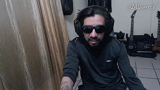 IASuarezV online show from April 16, 4:46 am