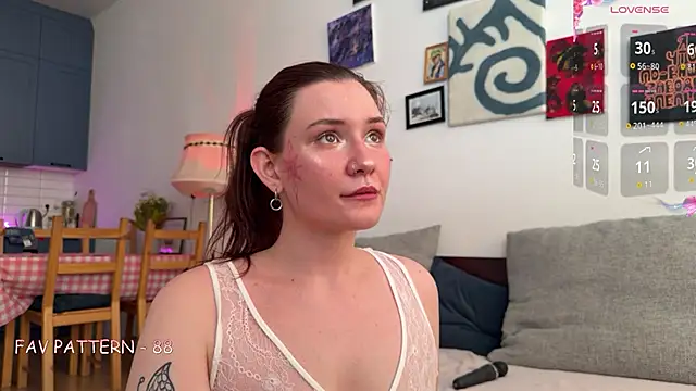 Snapshot of AurikTrix chatting on June 16, 1:52 am AurikTrix online show from June 16, 1:52 am