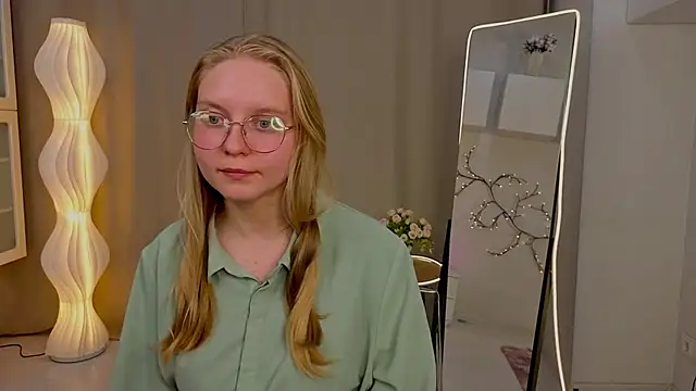 AlicaCohill online show from March 31, 7:14 pm