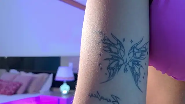 Snapshot of LindaBenetti chatting on March 30, 12:06 pm LindaBenetti online show from March 30, 12:06 pm