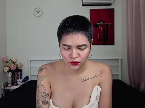 Snapshot of monicaconde chatting on May 21, 8:21 am monicaconde online show from May 21, 8:21 am
