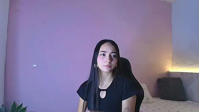 Daphne Rosse online show from June 16, 11:46 am