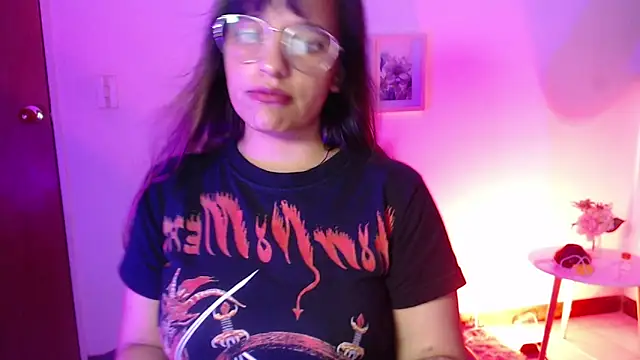 Ivvy Bloom online show from May 26, 3:13 am