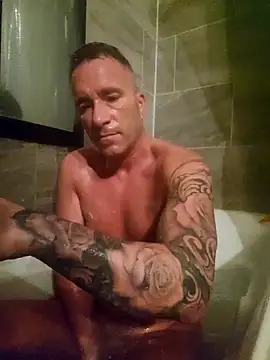 Snapshot of Cutecamboy4you chatting on April 17, 1:30 am Cutecamboy4you online show from April 17, 1:30 am