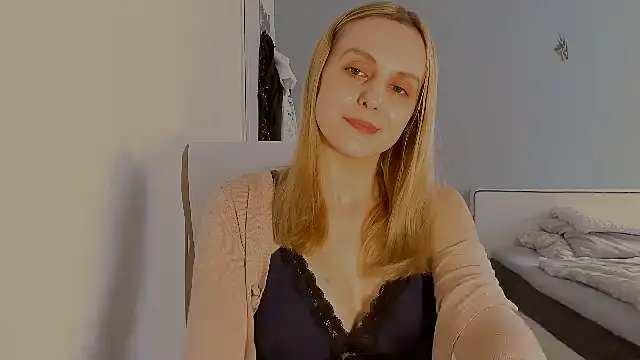 CutieLaura online show from April 9, 9:36 am