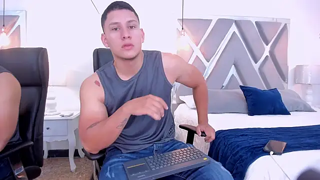 Snapshot of Chriss_Diamond chatting on April 3, 7:56 pm Chriss Diamond online show from April 3, 7:56 pm