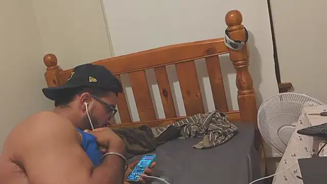 robin103666 online show from March 26, 11:05 am