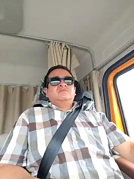 DosAlmasArdientesED online show from April 21, 8:01 pm