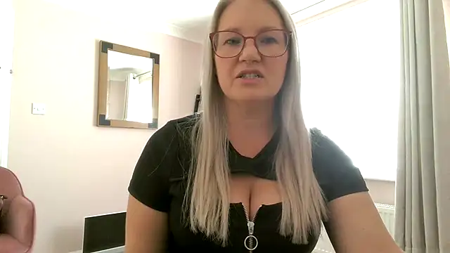 EmberSinn online show from June 9, 11:44 am
