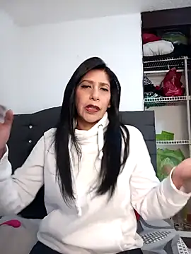 Snapshot of SamanthaRosse01_ chatting on April 8, 4:18 pm SamanthaRosse01 online show from April 8, 4:18 pm