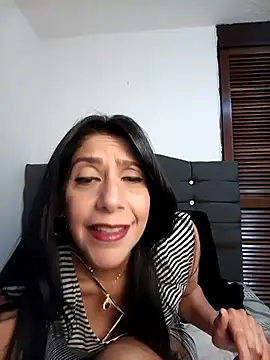 Snapshot of SamanthaRosse01_ chatting on April 9, 4:34 pm SamanthaRosse01 online show from April 9, 4:34 pm