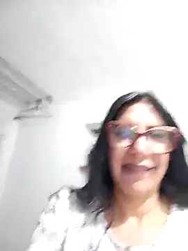 Snapshot of SamanthaRosse01_ chatting on April 17, 12:02 am SamanthaRosse01 online show from April 17, 12:02 am