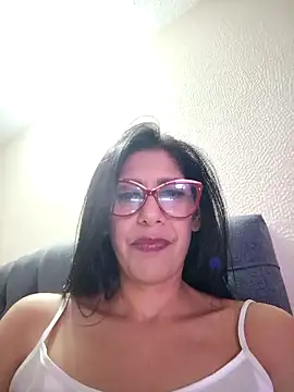 Snapshot of SamanthaRosse01_ chatting on April 23, 1:40 am SamanthaRosse01 online show from April 23, 1:40 am