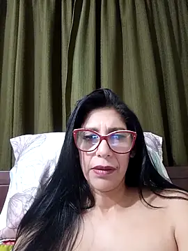 Snapshot of SamanthaRosse01_ chatting on April 24, 3:09 am SamanthaRosse01 online show from April 24, 3:09 am
