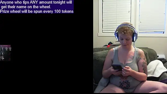 Snapshot of SugarSparklez chatting on March 25, 2:28 am SugarSparklez online show from March 25, 2:28 am